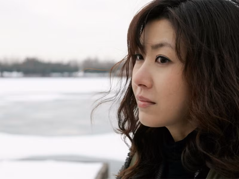Khi trắng án, Sung Hyun Ah quay trở lại showbiz. Thế nhưng, cư dân mạng Hàn phản đối cô hoạt động nghệ thuật. Cứ thế, trong 7 năm, người đẹp không được nhận một vai diễn thực sự nào mà chỉ toàn những cuộc gọi quấy rối. Ảnh: Dân Việt