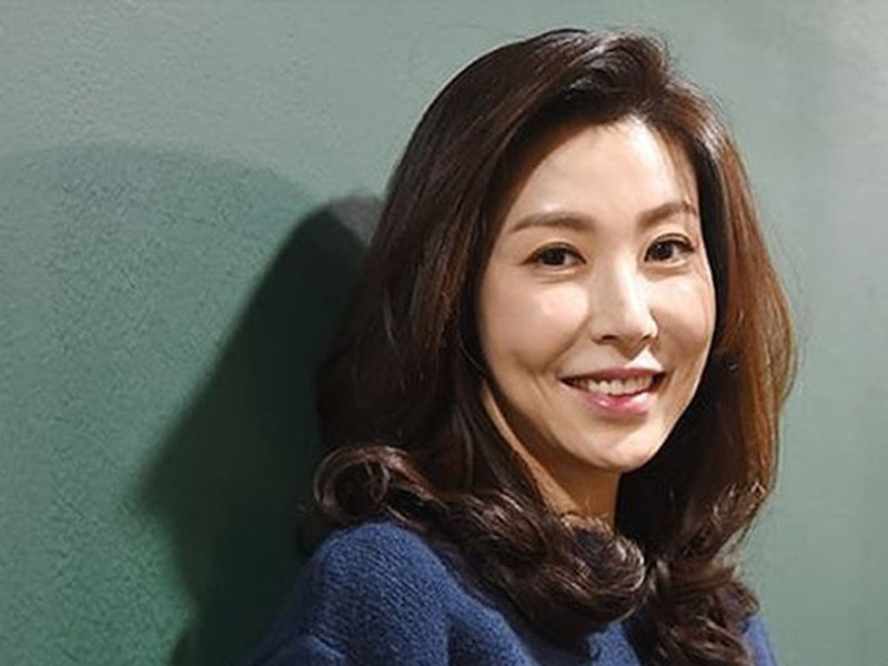 Á hậu 2 Hoa hậu Hàn Quốc 1994 Sung Hyun Ah phải trả cái giá quá đắt cho bê bối bán dâm. Năm 2014, cô bị tòa án quận Suwon (Hàn Quốc) tuyên án bán dâm. Tuy nhiên, cô liên tục kháng án và cuối cùng 2 năm sau, Sung Hyun Ah mới được tòa chấp thuận xử trắng án. Ảnh: Dân Việt