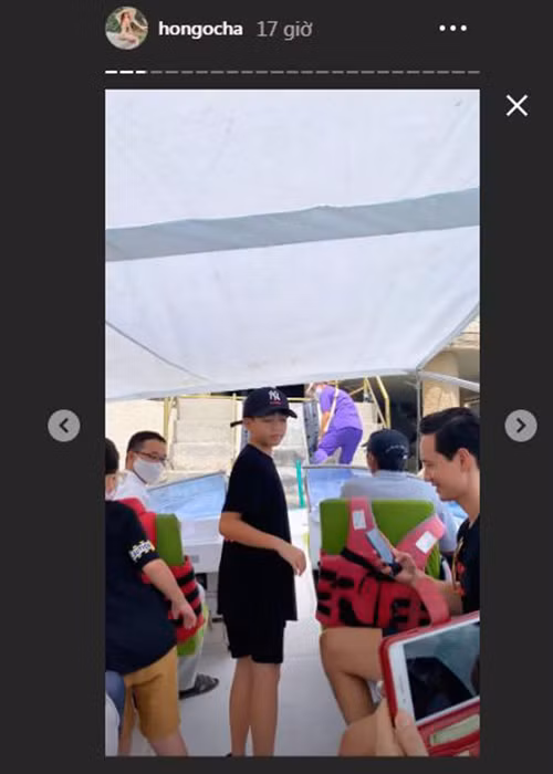 Nữ ca sĩ nghỉ dưỡng cùng bạn trai, con trai và bố mẹ đẻ.