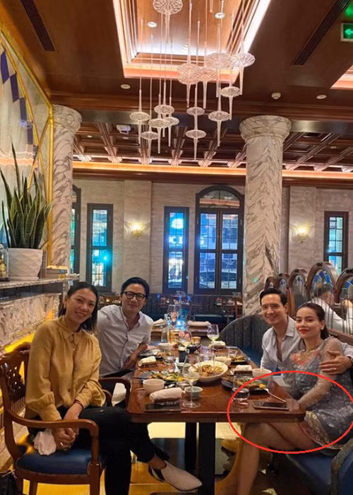 Trong thời gian qua, Hồ Ngọc Hà liên tục để lộ vòng 2 lùm lùm. Ảnh: Vietnamnet