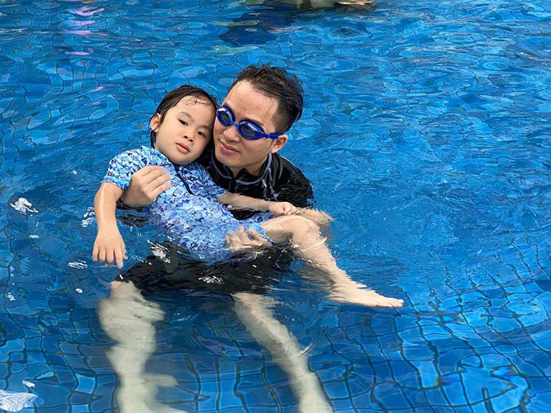 Tùng Dương khoe con trai rất có năng khiếu âm nhạc.