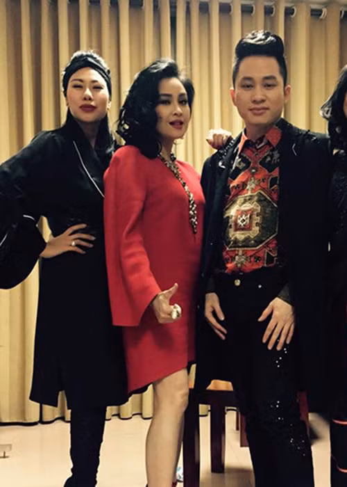 Giang Phạm và Tùng Dương không làm đám cưới. Sau khi đăng ký kết hôn, cặp đôi tổ chức một buổi lễ nhỏ chỉ có gia đình, bạn bè thân thiết tham dự và giữ kín với truyền thông.