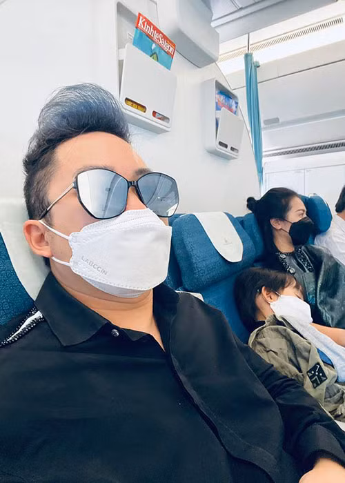 Nam ca sĩ còn khoe anh và con gái riêng của vợ khá thân thiết.