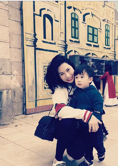 Bé Voi - con trai của Tùng Dương càng lớn càng kháu khỉnh.