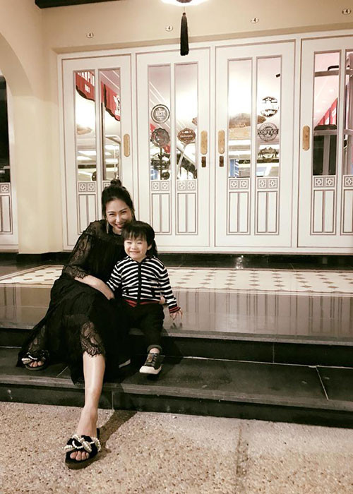 Giang Phạm sinh con trai cho Tùng Dương vào tháng 12/2015.