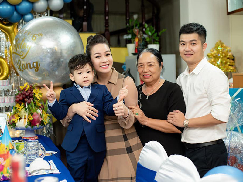 Nhật Kim Anh và chồng cũ có lẽ đều mệt mỏi trong cuộc chiến này. Tuy nhiên, điều khán giả lo lắng hơn là tâm lý của bé Bửu Long - con trai của Nhật Kim Anh và Bửu Lộc có thể bị ảnh hưởng bởi ồn ào của bố mẹ.