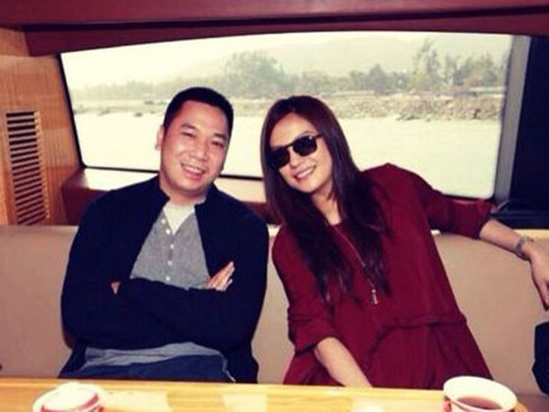 Hôn nhân của Triệu Vy được cho là gặp trục trặc kể từ khi vợ chồng cô vướng bê bối gian lận chứng khoán.