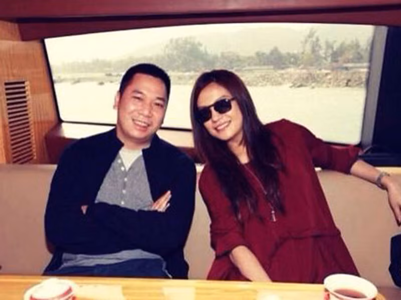 Hôn nhân của Triệu Vy được cho là gặp trục trặc kể từ khi vợ chồng cô vướng bê bối gian lận chứng khoán.