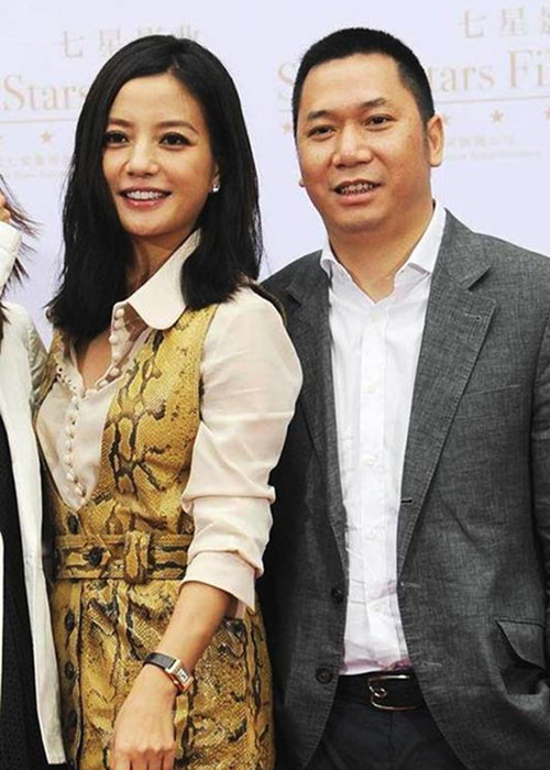 "Nàng én nhỏ" không tương tác với chồng, cũng không đi du lịch cùng chồng con.