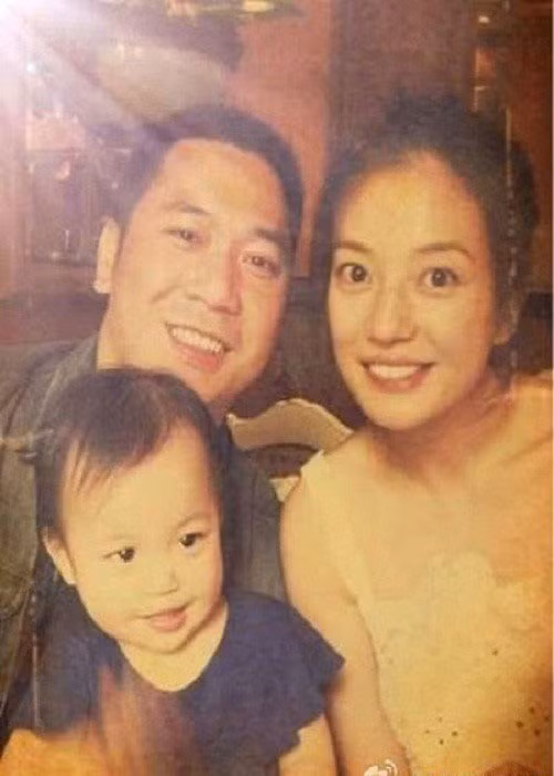 Triệu Vy từng chia sẻ không ít khoảnh khắc hạnh phúc bên chồng con.