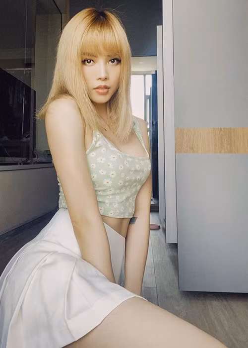 Thiều Bảo Trâm kín như bưng về chuyện tình cảm.