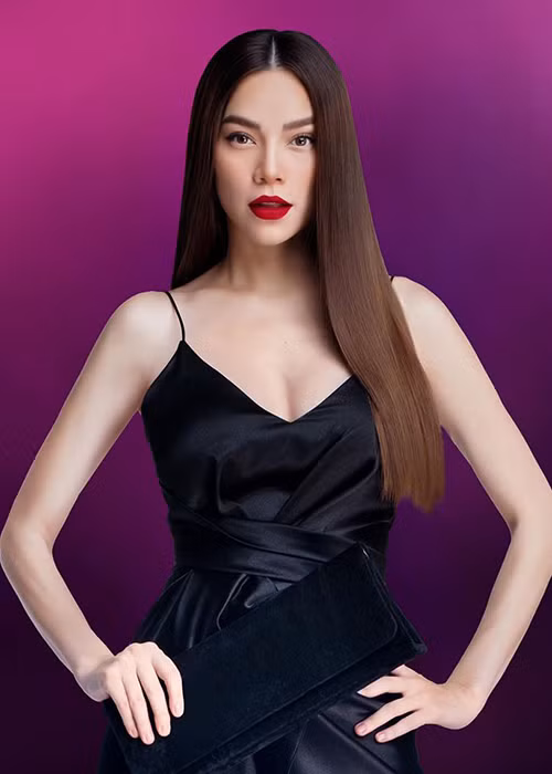 Mang bầu 2 lần, Hồ Ngọc Hà được khán giả tấm tắc khen nhan sắc rạng rỡ.