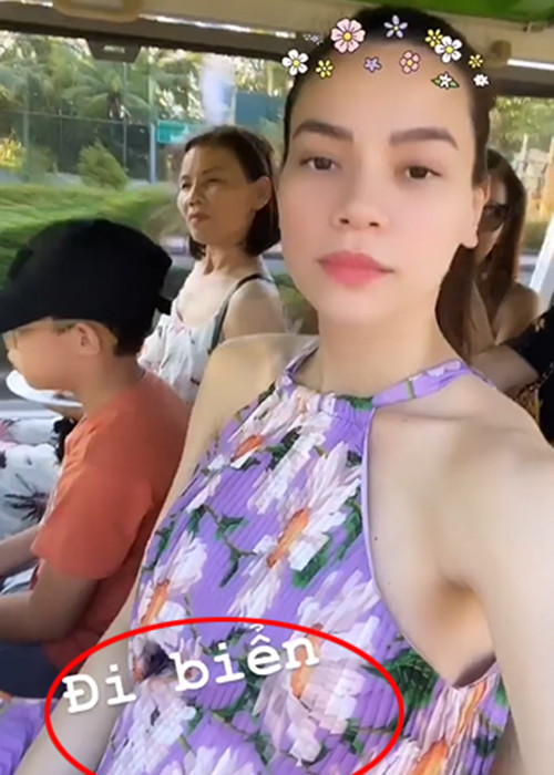 Nữ ca sĩ để lộ phần bụng bầu đã lớn khi đi nghỉ dưỡng.