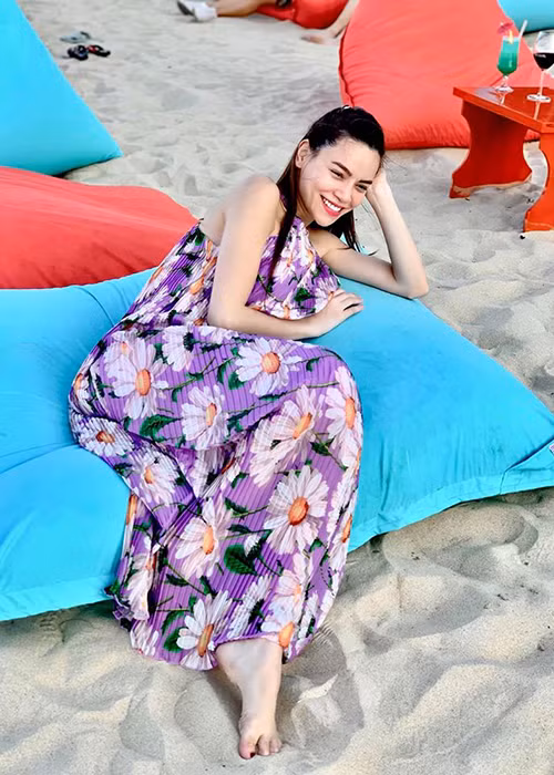 Có nhiều bằng chứng Hồ Ngọc Hà mang bầu. Tuy vậy, nữ ca sĩ và bạn trai Kim Lý vẫn chưa chính thức xác nhận thông tin này.