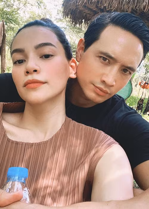 Nữ ca sĩ thường chỉ đăng ảnh cận mặt.