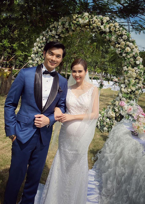 Nhan Phúc Vinh cũng không có bất kì bài chia sẻ nào về Diễm My trên Fanpage.