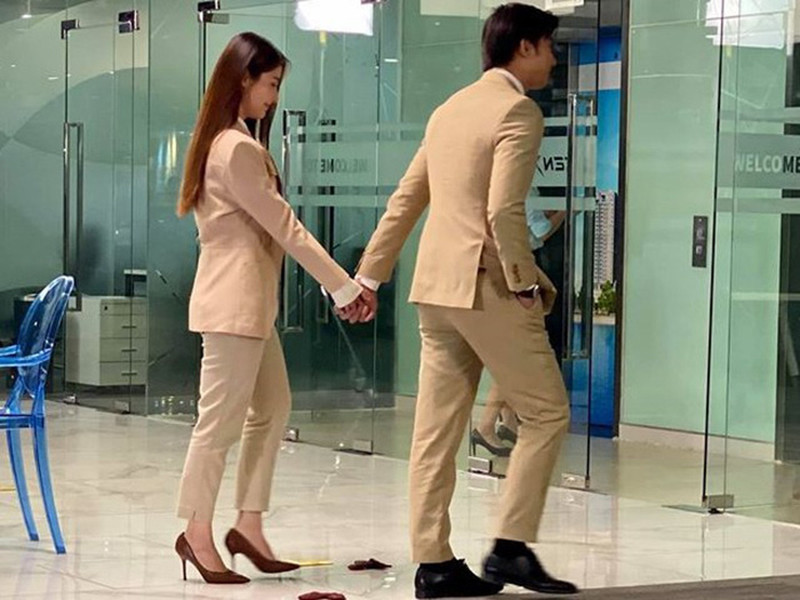 Mối quan hệ ngoài đời của hai diễn viên này khiến nhiều khán giả tò mò. Ảnh: Phụ nữ Việt Nam