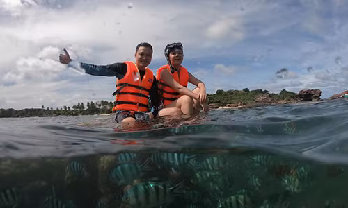 Quang Vinh - Pham Quynh Anh bi chi trich “pha hoai” san ho Phu Quoc