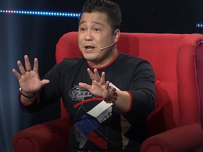 "Ông vua màn bạc" những năm 90 cho biết, khi nào anh có duyên nợ với một ai đó, sẽ báo tin vui với khán giả. Ảnh: Phụ nữ Việt Nam