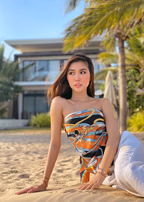 Tường Linh không ít lần vướng tin đồn phẫu thuật thẩm mỹ.