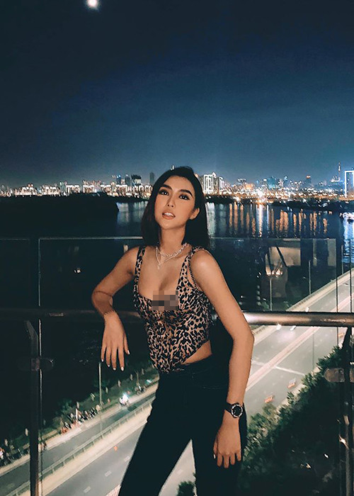 Tường Linh từng đại diện Việt Nam tham gia cuộc thi Hoa hậu Liên lục địa 2017. Ở sân chơi nhan sắc quốc tế này, cô lọt top 18.