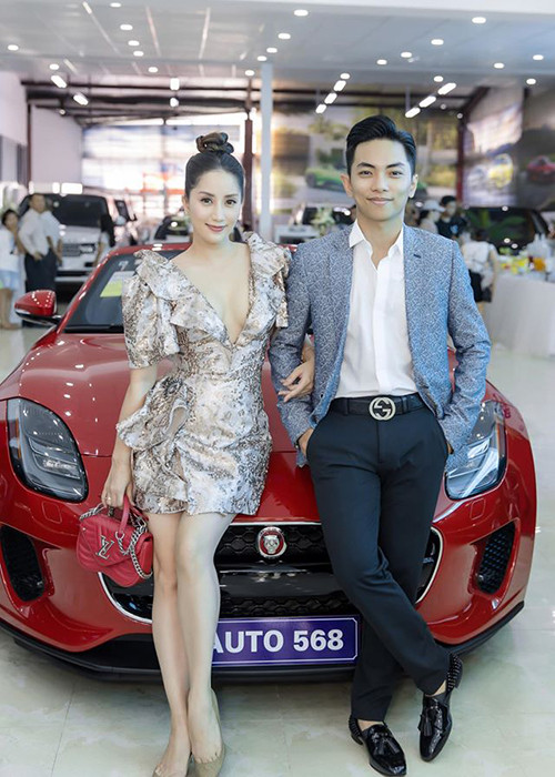 Người hâm mộ trầm trồ khen ngợi vẻ quyến rũ của Khánh Thi sau 2 lần sinh nở và sắp bước qua tuổi 40.