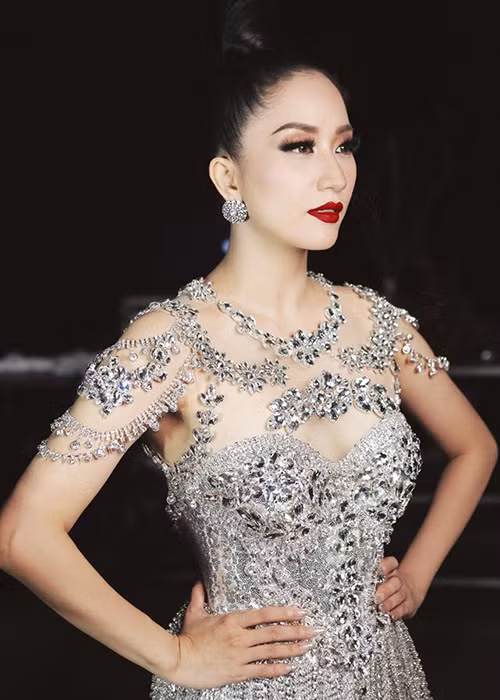 Khánh Thi hiện tại có tổ ấm hạnh phúc bên Phan Hiển.