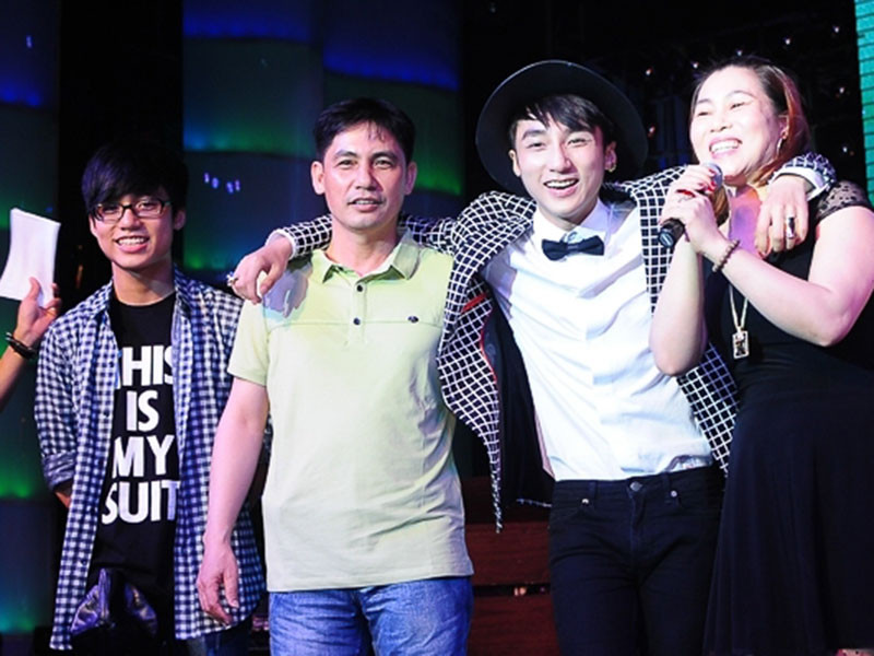 Trong những năm qua, bố mẹ của Sơn Tùng kinh doanh quần áo ở Thái Bình. Ảnh: Một thế giới