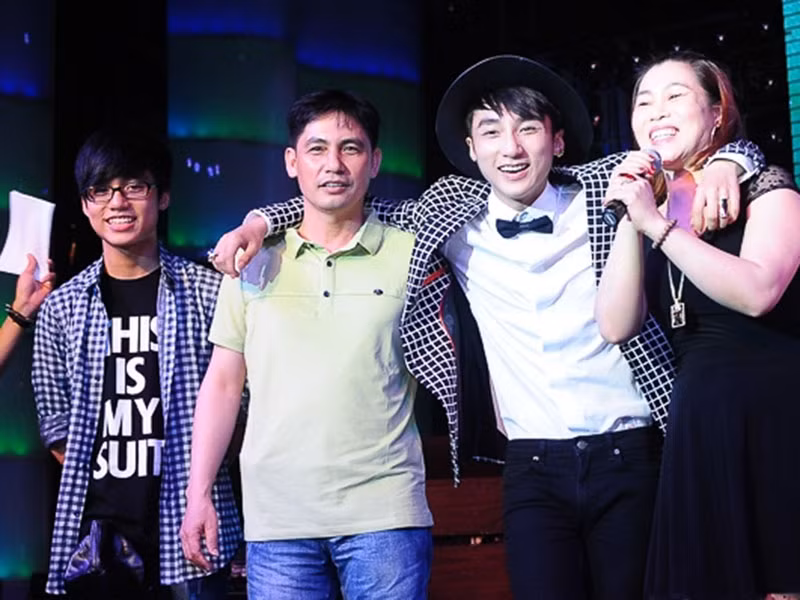 Trong những năm qua, bố mẹ của Sơn Tùng kinh doanh quần áo ở Thái Bình. Ảnh: Một thế giới