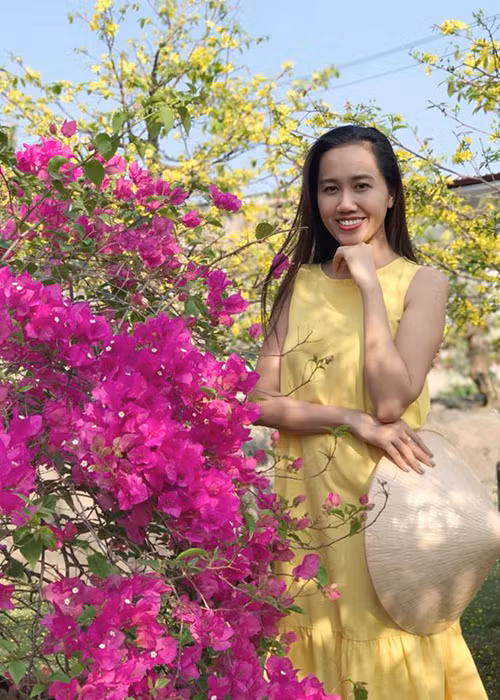 Hoa hậu Nam Mê Kông 2009 không trốn tránh quá khứ "dính chàm". Cô nói những chuyện đã qua là bài học đắt giá để bản thân cô phấn đấu.