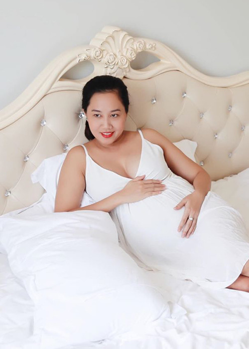 Năm 2019, cô sinh con gái đầu lòng.