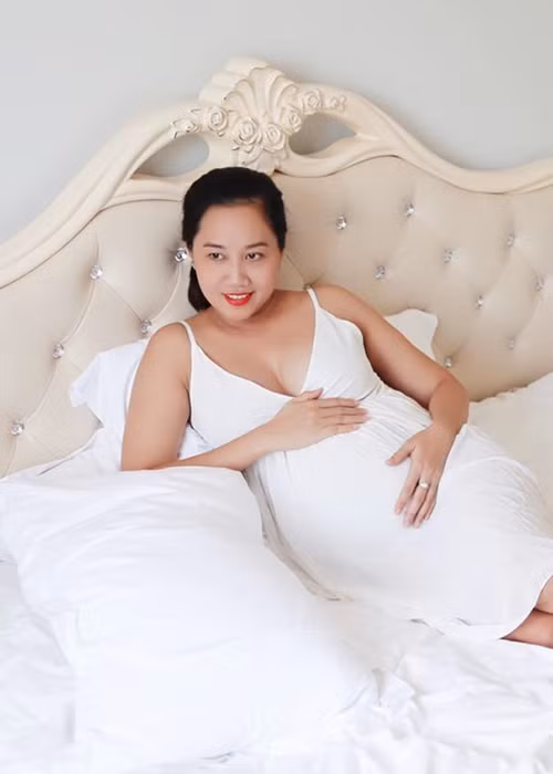 Năm 2019, cô sinh con gái đầu lòng.