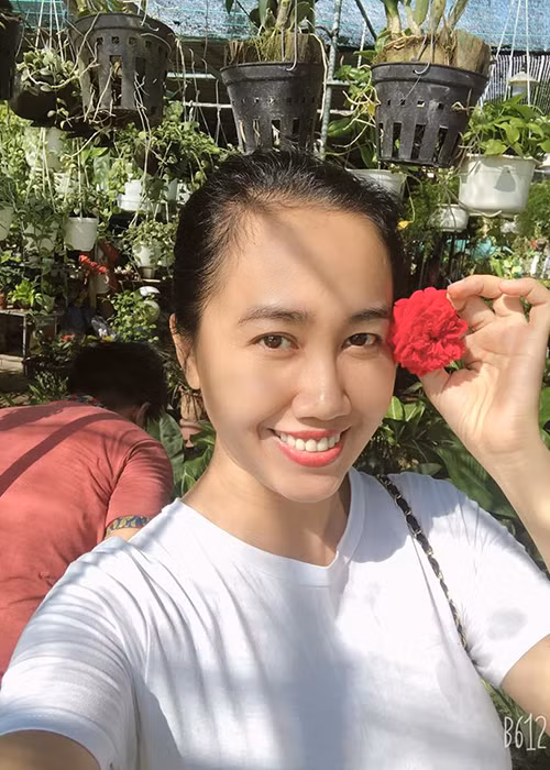 Mỹ Xuân khoe nhan sắc mặn mà sau khi sinh con.