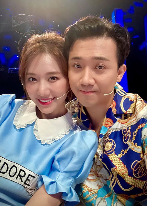 Trong một bài phỏng vấn, Hari Won từng cho biết Trấn Thành rất thích chơi búp bê.