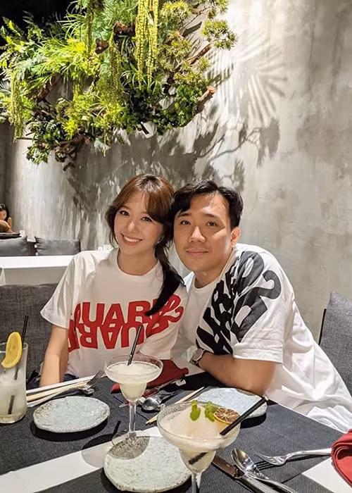 Sau 4 năm cưới, Hari Won - Trấn Thành hiện tại vẫn có cuộc sống hôn nhân đầy ngọt ngào. Mời quý độc giả xem video "Trấn Thành - Hari Won xuất hiện trên sách Hàn Quốc". Nguồn VTC Now