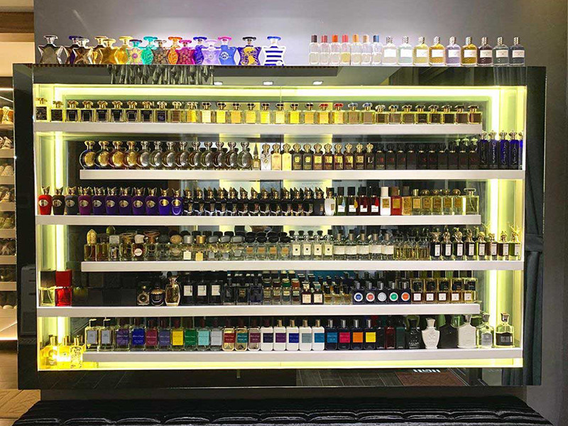 Nước hoa vốn là đam mê khó bỏ của nam danh hài nổi tiếng này. Ảnh: Phụ nữ Việt Nam