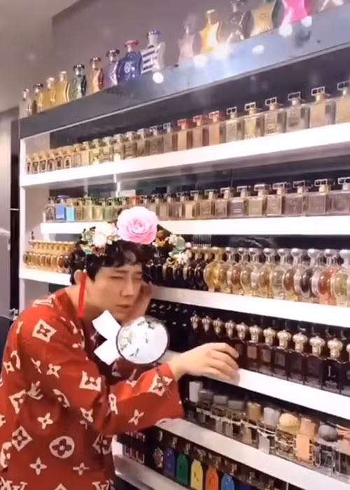 Hari Won từng tiết lộ cô "tức muốn chết" vì vào buổi tối rảnh, ông xã lại dành thời gian lau dọn tủ nước hoa. Ảnh: Vietnamnet