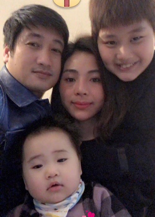 Ngoài đời, Ngọc Quỳnh rất quan tâm và chăm lo cho tổ ấm của mình, không phải là người chồng gia trưởng, vũ phu như trong phim.