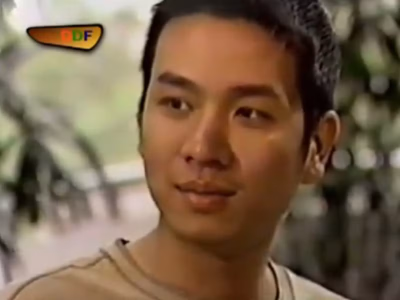 Thủ vai Hùng trong “Hoa cỏ may”, Quốc Thắng gây ấn tượng không chỉ bởi vẻ điển trai mà còn ở lối diễn xuất. Sau “Hoa cỏ may”, anh tiếp tục được chú ý khi tham gia bộ phim “Những ngọn nến trong đêm”. Tuy nhiên, đa phần các bộ phim Quốc Thắng đóng sau đó không quá thành công. Ảnh: Người đưa tin