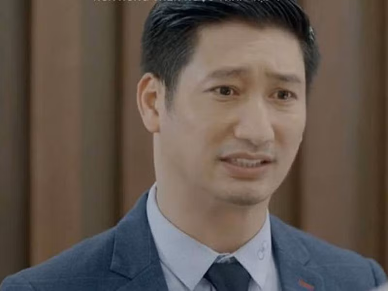 Đến năm 2019, sự nghiệp của anh có bước tiến khi vai diễn ông chồng “trời đánh” trong bộ phim truyền hình “Hoa hồng trên ngực trái” gây chú ý.