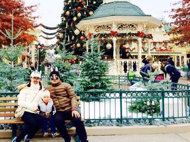 Vi Cầm rút khỏi làng giải trí sau khi cuộc hôn nhân đầu tiên của cô tan vỡ. Hiện tại, nữ diễn viên có cuộc sống hạnh phúc bên người chồng thứ hai và các con. Ảnh: FBNV