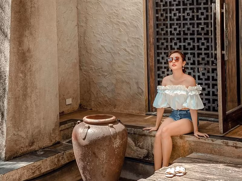 Huyền My hiện tại theo đuổi công việc người mẫu, làm MC.