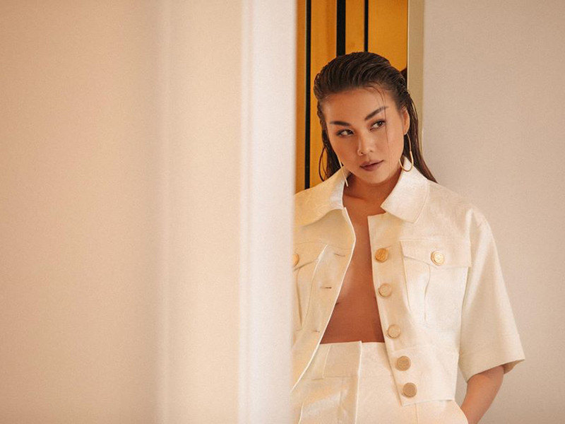 Nữ siêu mẫu 8x đang sở hữu body vô cùng nuột nà.