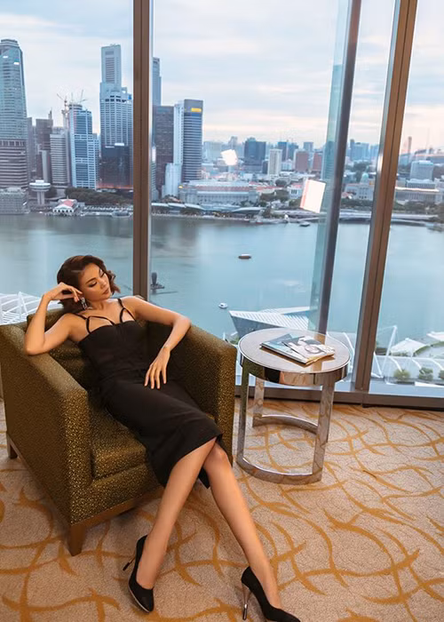 Cô tin vào hôn nhân và xem đây là đích đến của mối quan hệ yêu đương.