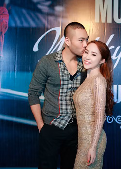 Đang mặn nồng là thế, đến giữa năm 2018, Quỳnh Nga - Doãn Tuấn vướng tin đồn ly hôn. Năm 2019, Quỳnh Nga thừa nhận ly hôn vì bất đồng về quan điểm sống. Ảnh: Zing