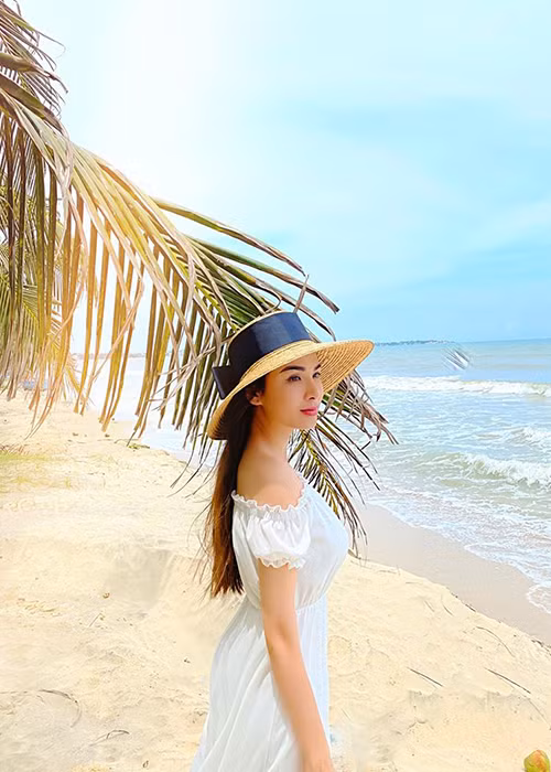 Nàng hoa hậu không muốn chia sẻ về chuyện tình cảm vì sợ gây ồn ào nếu như cuộc tình hiện tại không đi đến cái kết tốt đẹp.