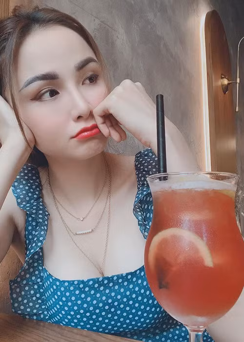 Chân dài sinh năm 1990 luôn tự nhủ phải yêu bản thân nhiều hơn.