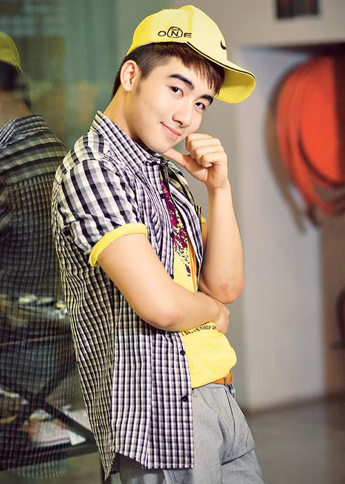 Sau vài năm bước vào showbiz, Lục Triều Vỹ lột xác từ thư sinh sang bảnh bao. Ảnh: Vietnamnet