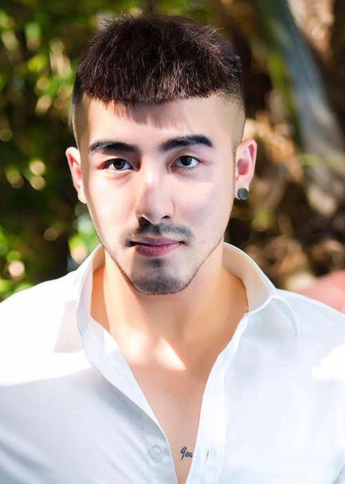 Trong vài năm trở lại đây, "tú ông" sinh năm 1993 làm người mẫu nội y.