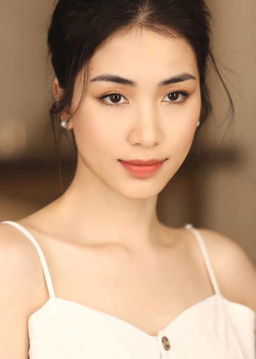 Có giọng hát tốt nhưng Hòa Minzy mãi mới có bản hit trong tay. “Rời bỏ” năm 2018 được cho là bản hit đầu tiên của cô.